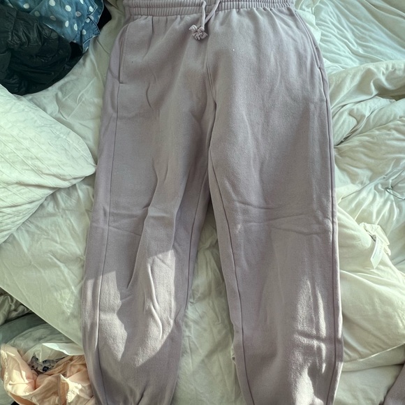 Aritzia sweatsuit - Picture 3 of 4